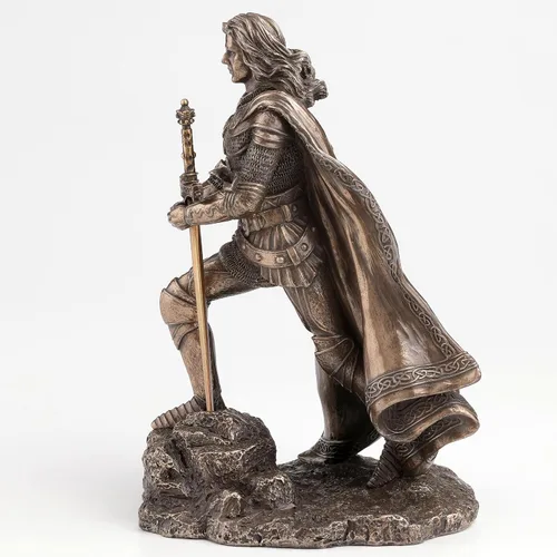 Miniatura 9 de Veronese Design King Arthur de pie tirando de la espada en la estatua de bronce de piedra