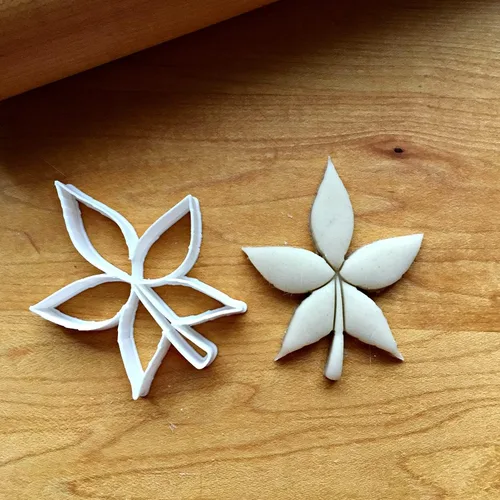 Miniatura 3 de Sweet Prints Inc Set of 2 Buckeye Leaf Cookie Cutters - Dishwasher Safe (6")
