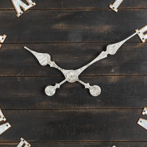 Miniatura 5 de Glitzhome Reloj de pared enorme de 28 pulgadas, elegante reloj negro envejecido, reloj de madera rústico antiguo, silencioso, sin tictac, funciona