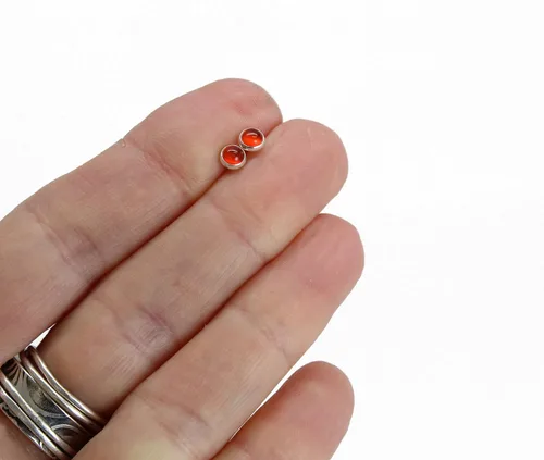 Miniatura 58 de Aretes de tuerca con piedras preciosas para mujeres y niñas, bisel redondo de 0.157 in de plata esterlina 925