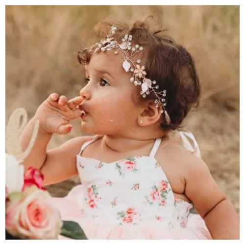 Miniatura 8 de SWEETV - Diadema de niña de flores para boda, pieza de pelo de perlas florales para bebé, diadema dorada para fiesta de cumpleaños, fotografía Dorado