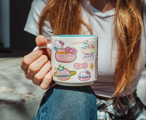 Miniatura 5 de Sanrio Hello Kitty "Kawaii Tokyo" Allover Icons - Taza de café grande para café expreso, cafeína, bebidas, artículos esenciales para el hogar