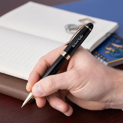 Miniatura 2 de Dayspring Pens Alexandria - Bolígrafo de punta redonda, negro con borde dorado, barril grande, grabado dorado en la tapa, repuesto estándar