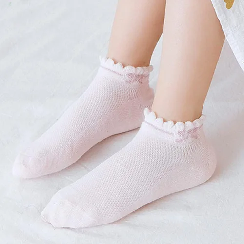 Miniatura 5 de Looching Paquete de 5 calcetines de malla delgados de algodón de corte bajo para niños pequeños, calcetines de tobillo invisibles 1-12T