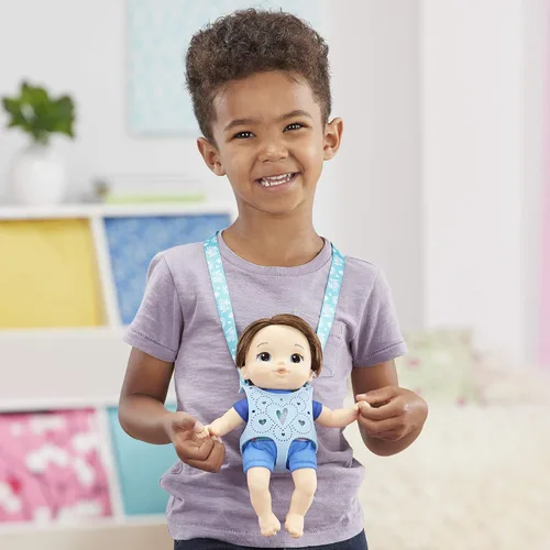 Miniatura 2 de Baby Alive Littles, Carry 'N Go Squad, Little Matteo Brown Hair Boy Muñeca, portador, accesorios, juguete para niños a partir de 3 años
