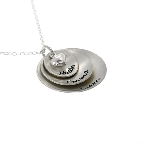 Miniatura 2 de AJ's Collection - collar de plata fina con dije "los tres afortunados", personalizados con tres nombres o palabras de tu elección. Incluye cadena