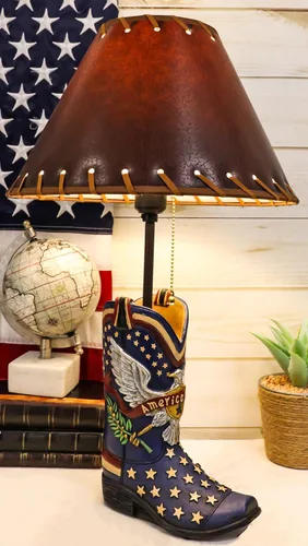 Miniatura 8 de Ebros Gift Banderín patriótico de piel sintética con diseño de águila calva y bandera americana, bota vaquera, pintada a mano, lámpara de mesa