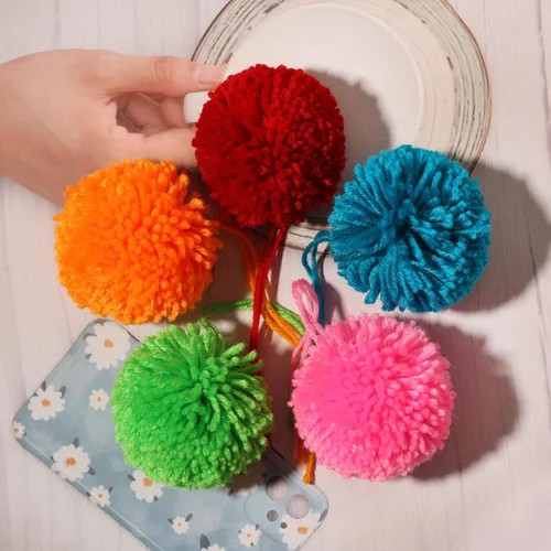 Miniatura 4 de 10 pompones de hilo grandes de 3 pulgadas, hechos a pedido, bolas de hilo acrílico para sombreros o decoraciones de fiesta, pompones de manualidades