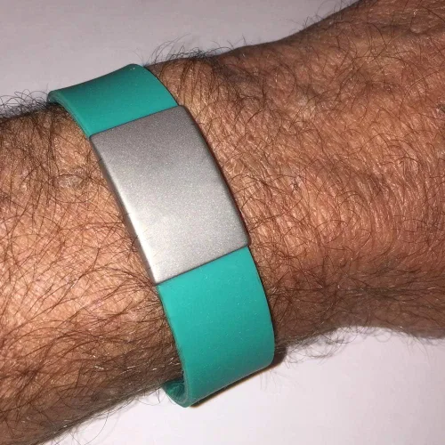 Miniatura 2 de 1 unidad. de 50 pulseras de identificación de silicona, placa de grabado de 1.378in y cierre de acero inoxidable. (Verde)