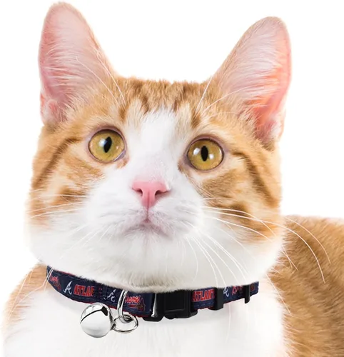 Miniatura 2 de Pets First MLB CAT Collar Atlanta Braves Satin Cat Collar de equipo de béisbol para perros y gatos. Un collar de gato brillante y colorido