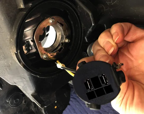 Miniatura 5 de iJDMTOY Un par de adaptadores de soporte retenedor de enchufe de bombilla H7 OE-Spec compatibles con Hyundai Veloster 2012-2018, Genesis Coupe
