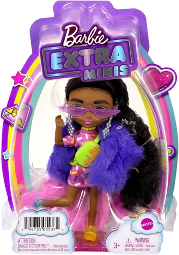 Miniatura 6 de Barbie Extra Minis Muñeca #1 (5.5 pulgadas) con vestido estampado de chispas y abrigo peludo con soporte para muñeca y accesorios, incluyendo micro