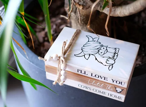Miniatura 7 de LIVDUCOT Highland Cow Wood Book Stacks Decor – Letrero decorativo rústico de granja para el hogar, mesa de café, manto, chimenea, estantes – I'll