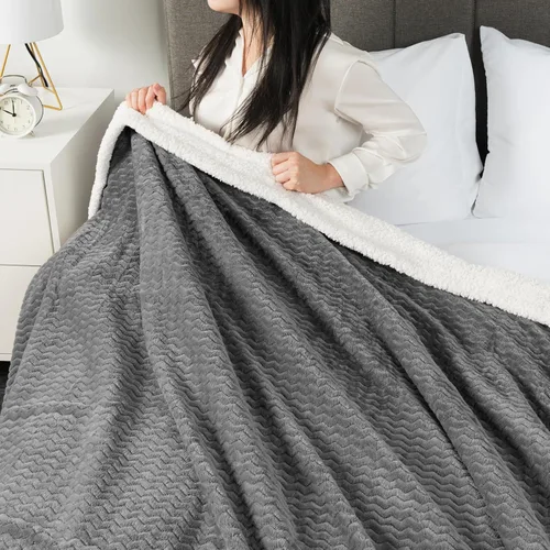 Miniatura 7 de PAVILIA manta de forro polar sherpa prémium, suave, acolchada, reversible, cálida y acogedora de microfibra lisa para sofá Gris