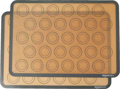 Amazon Basics Alfombrilla de silicona para hornear macarons, antiadherente, apta para alimentos, 16.5 x 11.6 pulgadas, beige/gris, paquete de 2