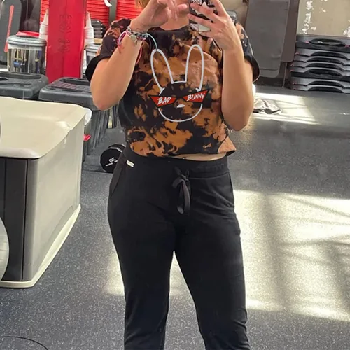 Miniatura 6 de Bad Bunny - Camiseta de manga corta para mujer diseño de conejo teñido anudado con estampado de conejito de Pascua