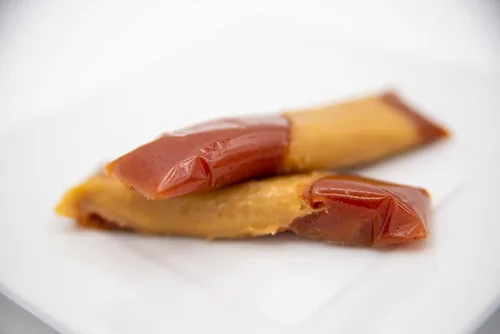 Miniatura 4 de Paquete de 2 variedades – Paquete Super Tumes + Veleñito – Incluye: Super Tumes / Pasta de Guayaba y Caramelo (1 Paquete de 10) y Bocadillo Veleñito