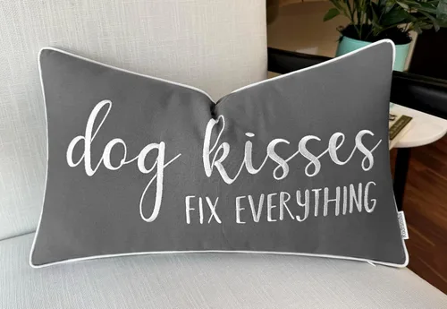 Rudransha Funda de almohada lumbar con cita inspiradora para perro, 12 x 20 pulgadas, algodón gris oscuro, Dog Kisses Fix Everything