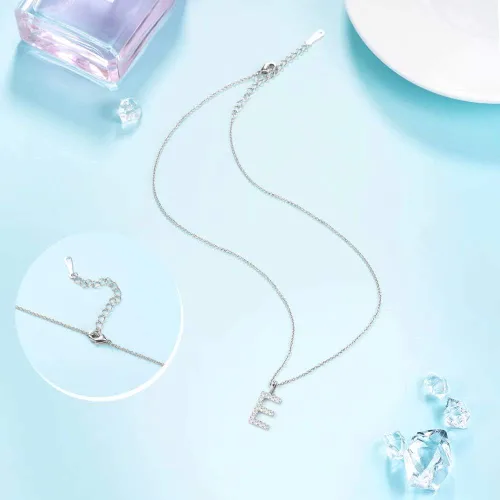 Miniatura 5 de Tarsus Collar con dije de inicial con zirconias cúbicas para mujeres y niñas.