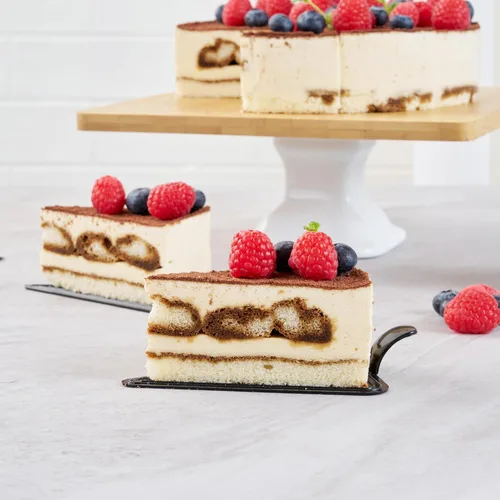 Miniatura 3 de Restaurantware Tablas para pasteles de 4.5 x 3 pulgadas, 100 bandejas triangulares de postre, ligeras con asa, tableros de repostería de plástico