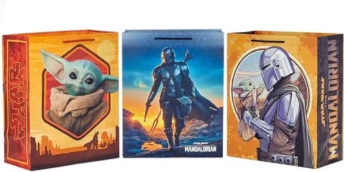 Miniatura 7 de Hallmark Star Wars The Mandalorian - Juego de bolsas de regalo (2 bolsas: 1 grande de 13 pulgadas, 1 XL 15 pulgadas) "Galaxy's Greetings, Grogu