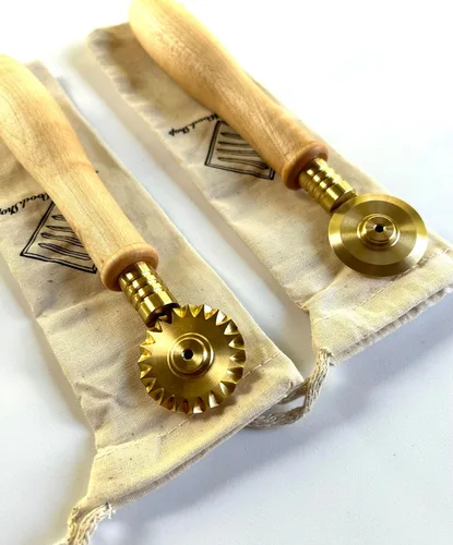 Miniatura 2 de Nonna's cutters, brass pasta wheels, maple (Smooth & Fluted pair)