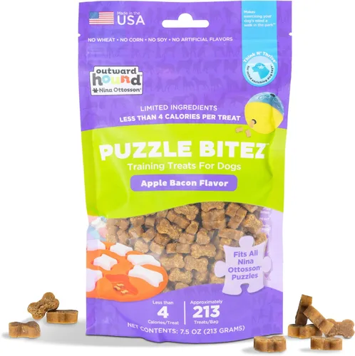Outward Hound by Nina Ottosson Puzzle Bitez Golosinas para perros, sabor a tocino de manzana, recompensa de entrenamiento del tamaño de un bocado y
