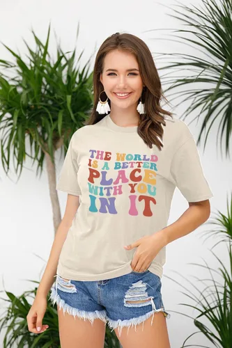 Miniatura 4 de Camisetas con texto en inglés The World is A Better Place with You in It (El mundo es un lugar mejor contigo in it), camiseta inspiradora