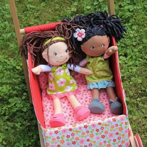 Miniatura 5 de HABA Coco - Muñeca de bebé suave de 12 pulgadas con pelo castaño, cara bordada, vestido verde extraíble, diadema a juego, lavable a máquina, 18