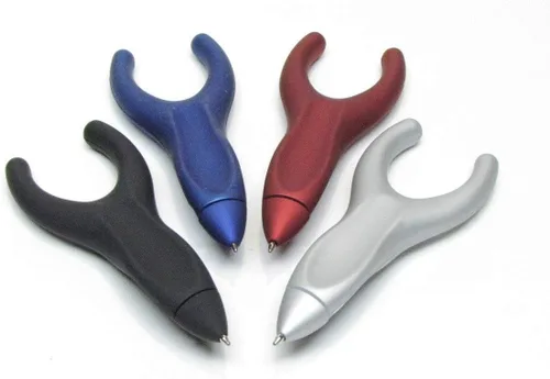 Penagain Ergosof, bolígrafo, juego de 4 colores: negro, plata, rojo y azul (empaquetado individualmente con dos recambios por bolígrafo)