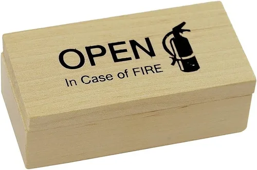 Treasure Gurus Surprise Open in Case of Fire Caja de madera Regalo de broma práctico juguete de broma