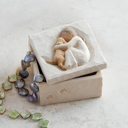 Miniatura 5 de Willow Tree True, Truly a Friend, Caja para joyas y tesoros con tallado en bajorrelieve de niña con cachorro, caja de recuerdo esculpida pintada a