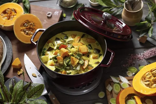 Miniatura 6 de Staub Cocotte Redonda de Hierro Fundido de 5.5 cuartos - Grenadine, Hecho en Francia Granadina