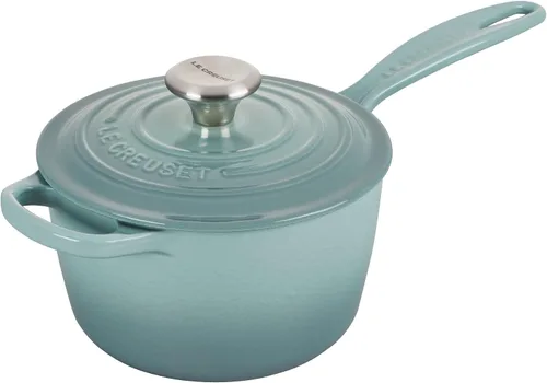 Miniatura 7 de Le Creuset - Cacerola esmaltada con firma de hierro fundido, 1.75 cuartos de galón, Sal marina Sea Salt