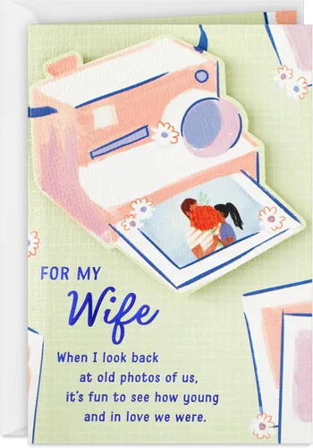 Hallmark Tarjeta del día de la madre para esposa (In Love and Lucky) para aniversario, amor, cumpleaños romántico, día más dulce En el amor y la