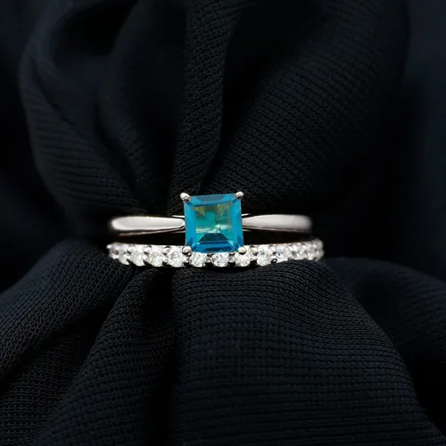Miniatura 11 de Juego de anillos de boda de topacio azul Londres con diamante, juego de anillos solitarios de topacio azul de corte princesa para mujer (calidad AAA)