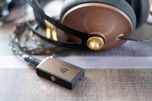 Miniatura 4 de iFi GO blu - Amplificador portátil Bluetooth 5.1 DAC/auriculares con aptX adaptativo, LDAC y salidas de auriculares de 0.173 in y 0.138 in - Audio