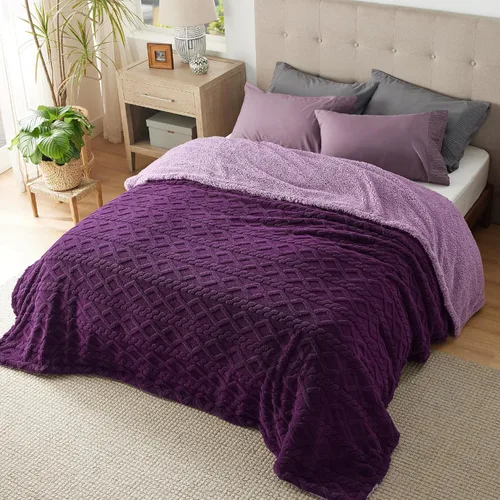 Miniatura 21 de Bedsure Gentlesoft - Manta de forro polar Sherpa para sofá, mullida y acogedora manta de jacquard para mujer, regalo de Navidad, gruesa y cálida