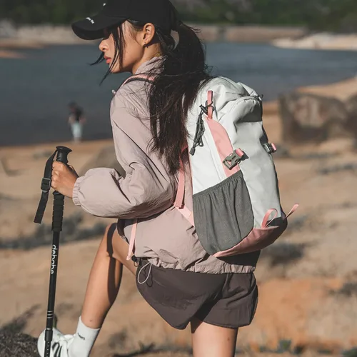 Miniatura 6 de Mochila pequeña de senderismo con correa para el pecho para mujer, mochila de viaje ligera impermeable de 20 litros con correas acolchadas, mochila