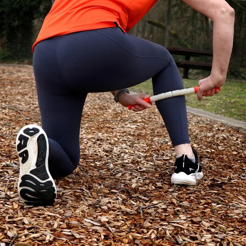 Miniatura 3 de Tiger Tail The Stick - Bendy - Rodillo muscular flexible de 15 pulgadas para liberación miofascial y puntos gatillo - Masajeador de tejido profundo