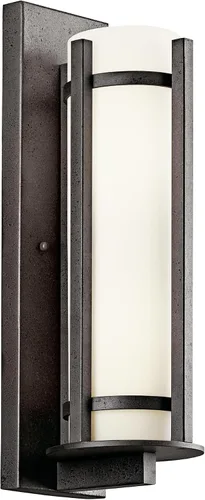 Kichler Camden - Lámpara de pared para exteriores de 26 pulgadas, 3 luces, con cristal grabado en ópalo en hierro yunque