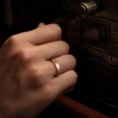 Miniatura 135 de King Will Anillo de boda de tungsteno para hombre, disponible en 15/64 a 25/64 de pulgada (6 a 10 mm), negro/plata, acabado mate, borde pulido
