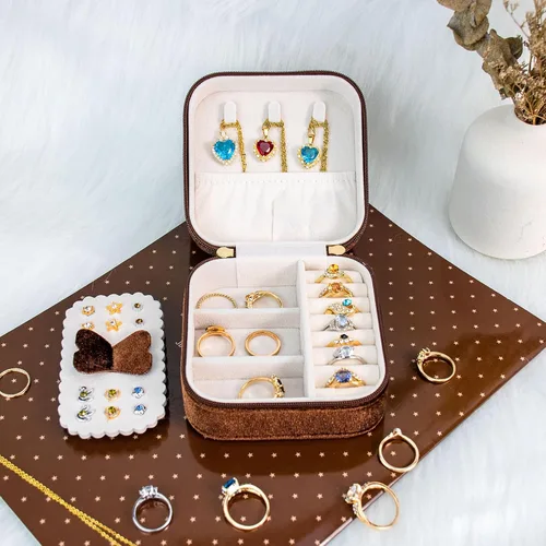 Miniatura 4 de SANQIANWAN Joyero de viaje de terciopelo de lujo para mujer, mini organizador de joyería pequeña, estuche de viaje portátil para anillos, aretes