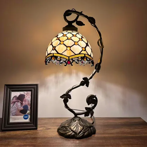 Tiffany - Lámpara de mesa de cristal de colores beige, hojas de metal de hierro, base de bronce, bombilla LED vintage para sala de estar, comedor,