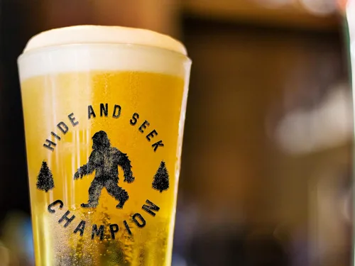 Miniatura 5 de Hide And Seek Champion - Vaso de pinta divertido Bigfoot Sasquatch Joke - Vasos divertidos para beber de 16 onzas, vasos sarcásticos frescos
