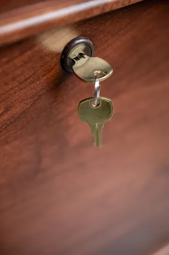 Miniatura 6 de Rustic Red Door Co. Cofre de Cedro Hope de 42 pulgadas con parte superior de cascada, pecho hecho en Amish con bisagras antideslizantes y cerradura