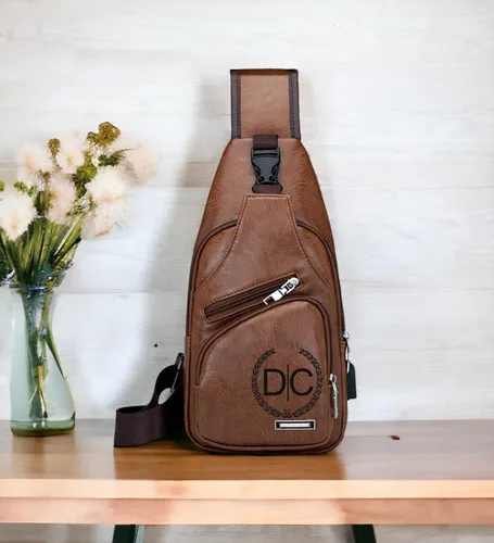 Miniatura 3 de Bolso bandolera de cuero personalizado - Bolso cruzado para hombre - Bolso de pecho para hombre - Mochila bandolera con puerto de carga USB - Bolsa