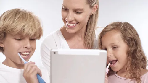 Miniatura 8 de Blu Cepillo de dientes inteligente para niños de hasta 8 años, cepillo de dientes sónico habilitado para aplicaciones con seguimiento en vivo, ayuda