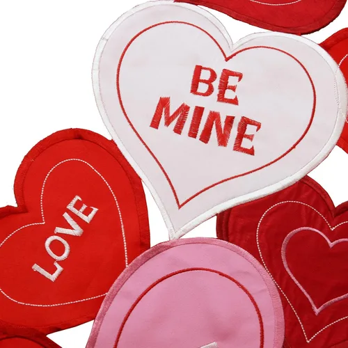 Miniatura 3 de Grelucgo Camino de mesa bordado con corazón para el 14 de febrero y día de San Valentín (13 x 35 pulgadas)