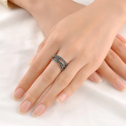 Miniatura 2 de Mytys Crossover Statement Rings for Women 18k Gold Band Ring Black Marcasite Wide Chunky Twist Rings